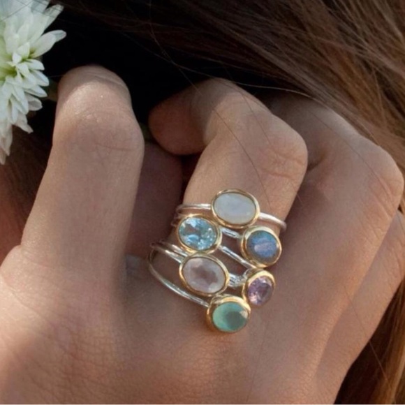 Gorgeous Silver Gemstone Ring - Picture 2 of 5